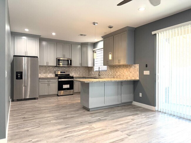 Photo - 1406 E Cinnabar Ave