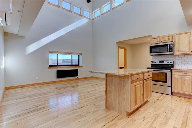 Photo - 1725 Majestic Dr