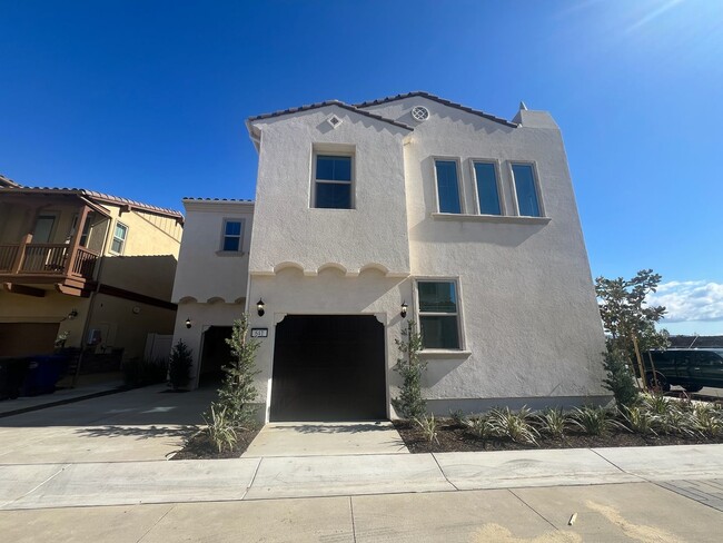 Camarillo - Brand New 4 bedroom, 3.5 home in - Camarillo - Brand New 4 bedroom, 3.5 home in