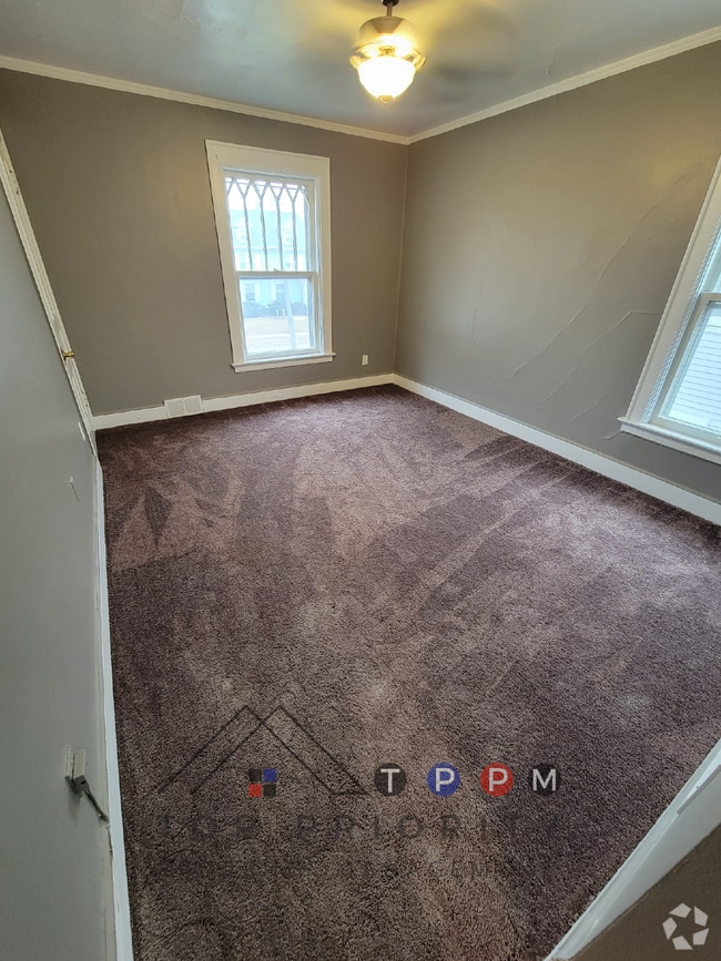 Building Photo - 1 Bedroom | 1 Bathroom Upper Unit 4 Rental