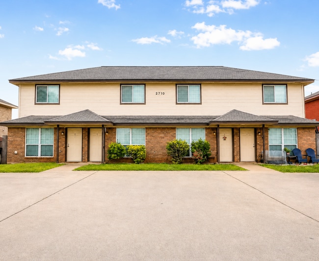 Building Photo - AVAILABLE NOW!! APPLY ON OUR WEBSITE NOW!