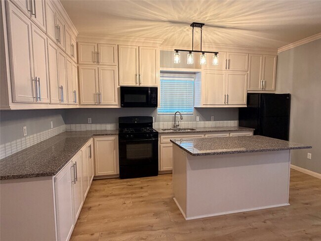 Photo - 1147 Norham St