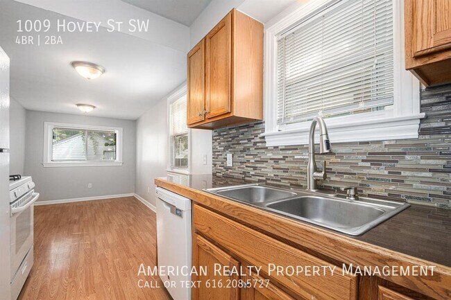 Photo - 1009 Hovey St SW