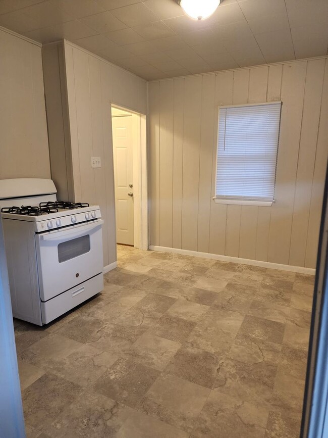 Photo - Ames Ct (KC-AM)