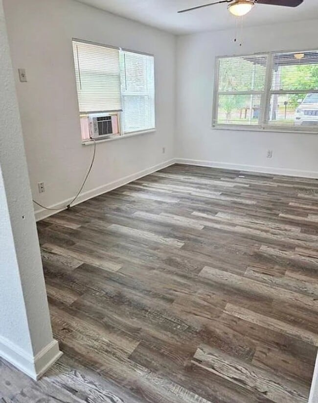 Photo - 2 bed 1 bath 2-plex with 850 sf. Off MLK (...