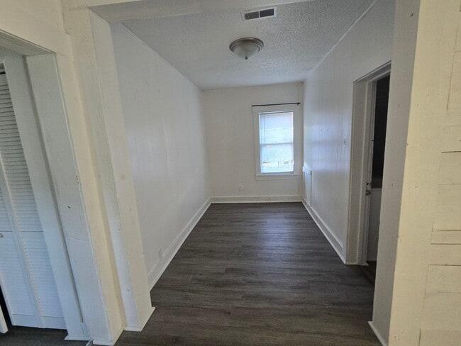Photo - Adorable 3 bed 1 bath house! Spacious unit!