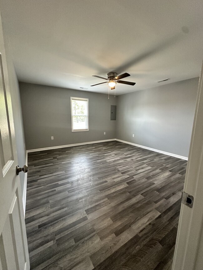 Photo - 208 E 17th St