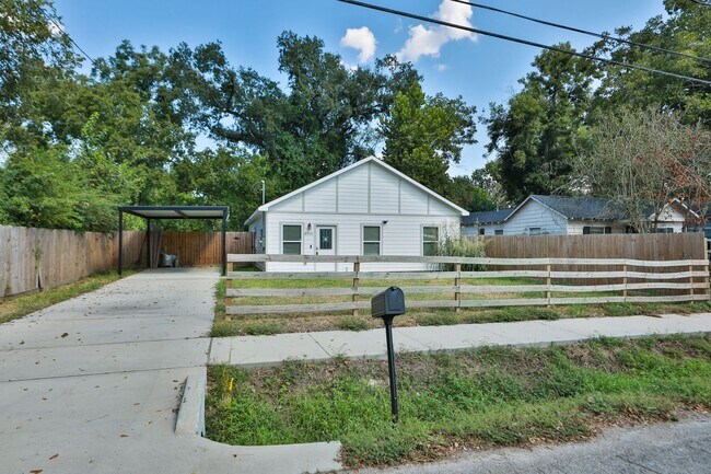 Photo - For Lease | 3 Bed, 2 Bath |1,350 Sq Ft |Tr...