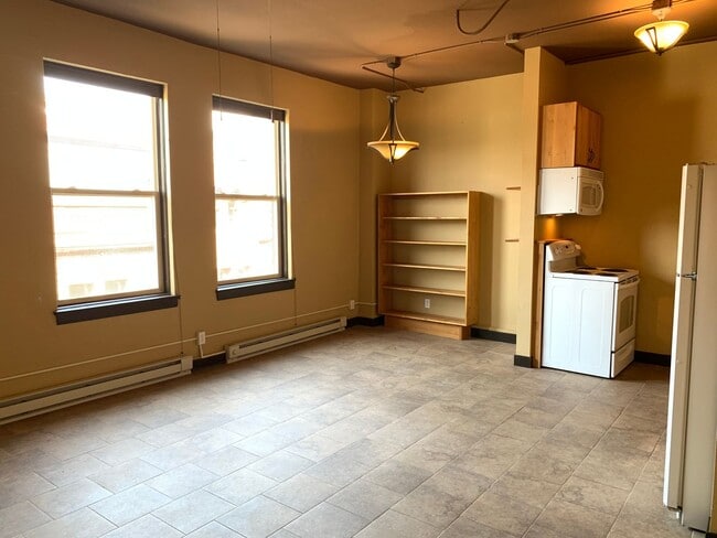 Building Photo - 21 N Last Chance Gulch Unit 3G