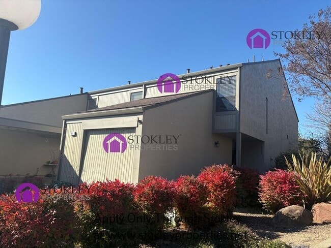 Building Photo - 27 Oak Brook Pl