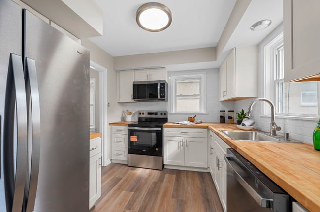 Photo - 10310 Lackland Rd