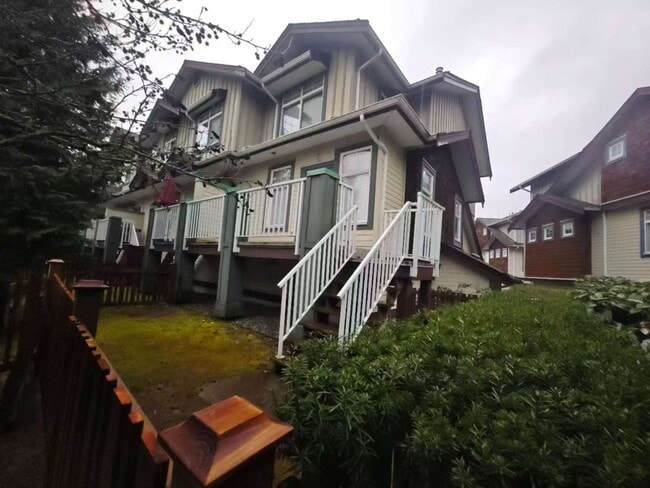 Photo - 16588 Fraser Hwy