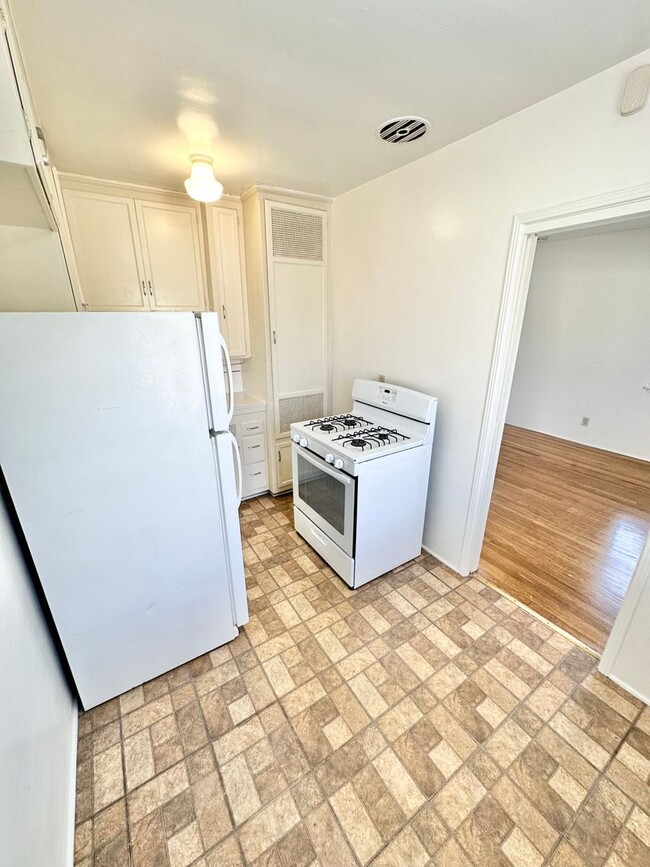 Photo - Private & Secured 2 Bedroom Apartment in Alamitos Beach Unit 1220 1/2 E 1st St