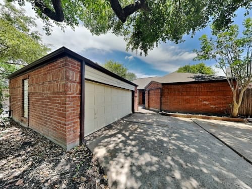 Building Photo - 2227 Briarwest Blvd Rental
