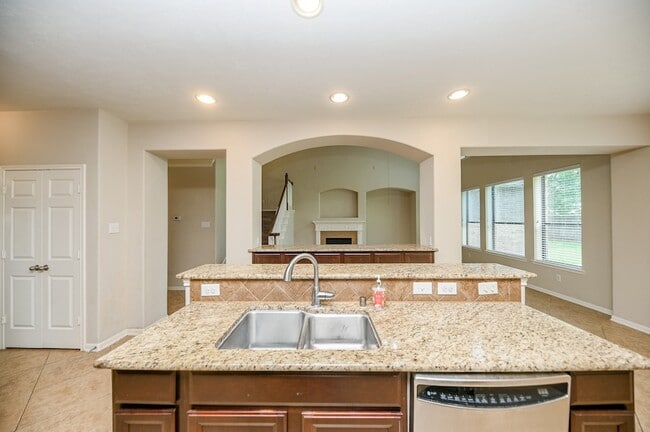 Photo - 602 Coggins Point Way