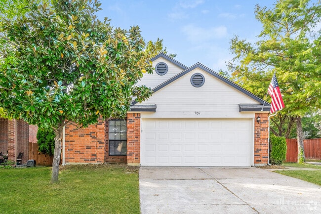 Building Photo - 906 Sylvan Creek Dr Rental