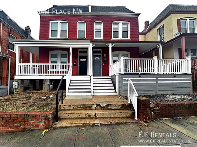 Building Photo - 733 Gresham Pl NW