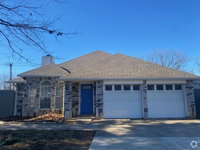 Building Photo - PRIVATE POOL PERFECT FOR A TEXAS SUMMER! Rental