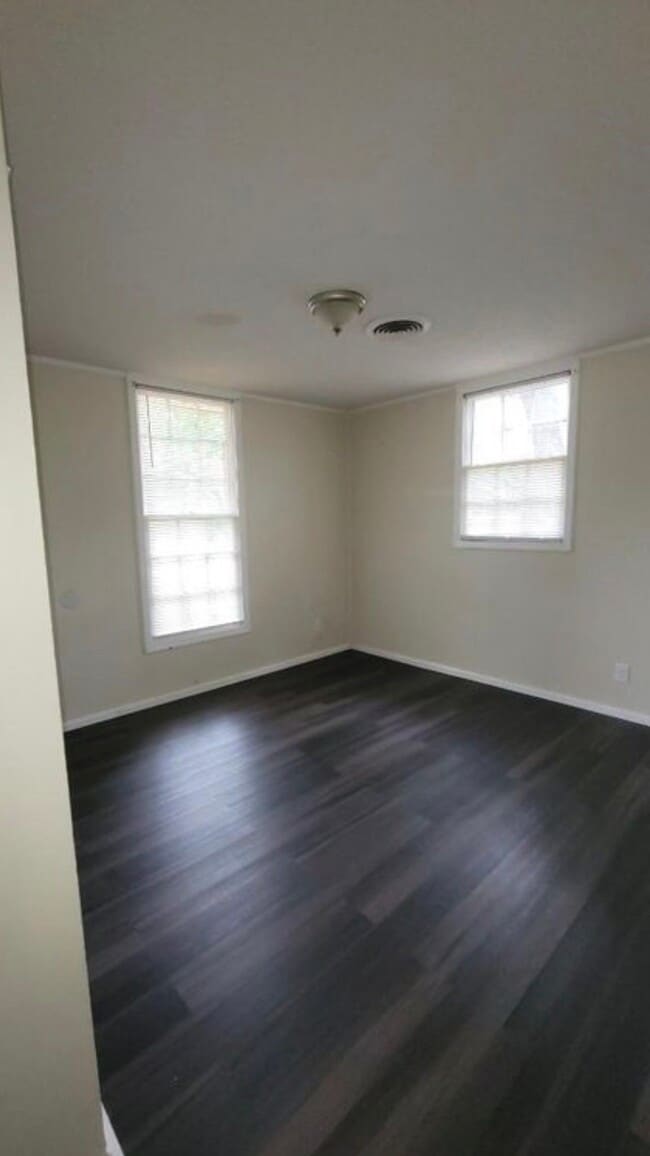 308 Forrestal Ln