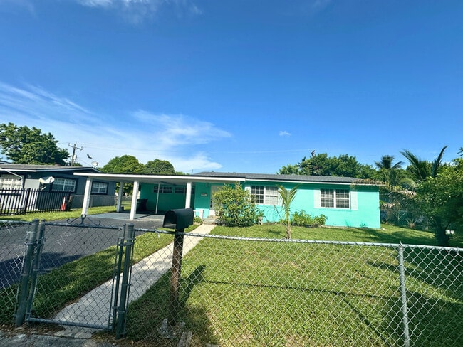 Building Photo - A charming home features 3 spacious bedroo...