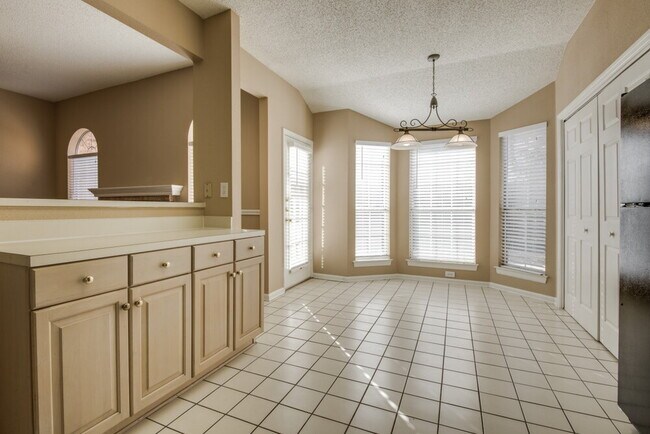 Photo - 2085 Cameo Dr