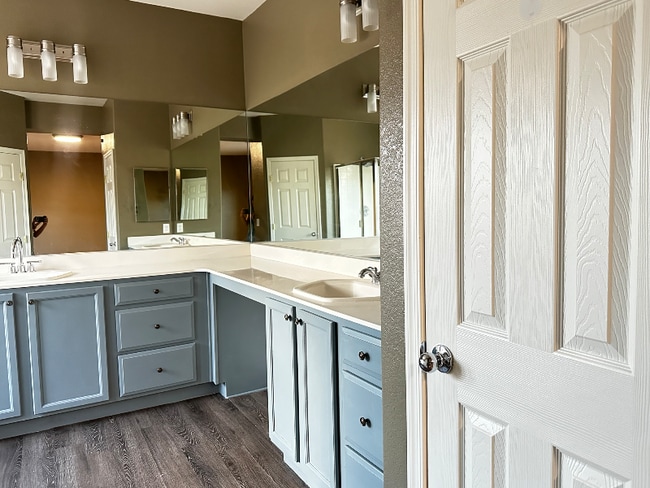 Photo - 916 E Bob Barney Ct