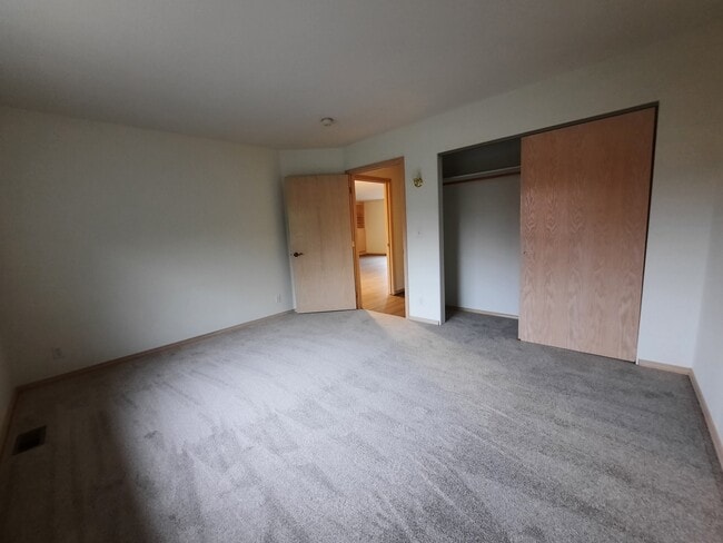 Photo - 860 SE Sentry Dr