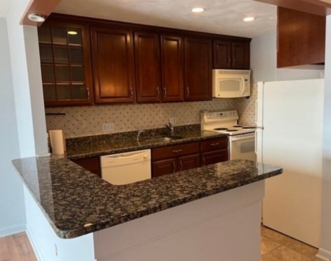 Photo - 300 Governors Dr Unit 23