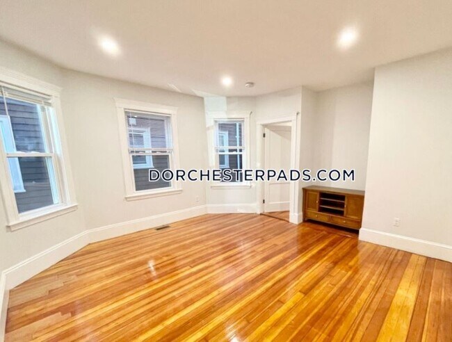 Photo - 68 Bakersfield St Unit 2