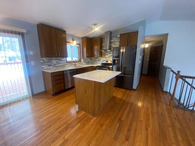 Photo - GREAT LOCATION - Spacious 4 bedroom/2 bath - PETS WELCOME