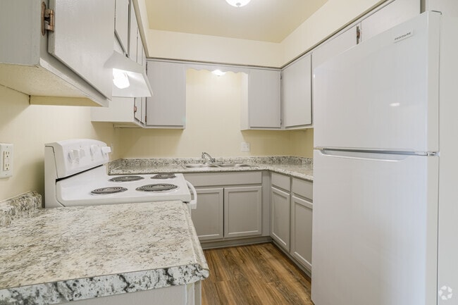 1 BR, 1 BA - 650 SF