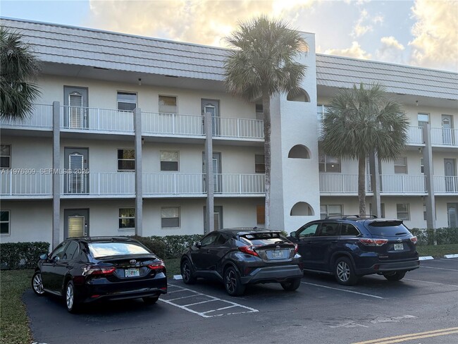Building Photo - 8100 Sunrise Lakes Blvd Unit 108