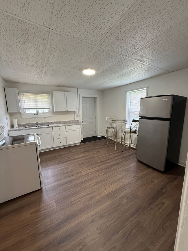 Photo - Don't miss out on this beautifully updated unit!