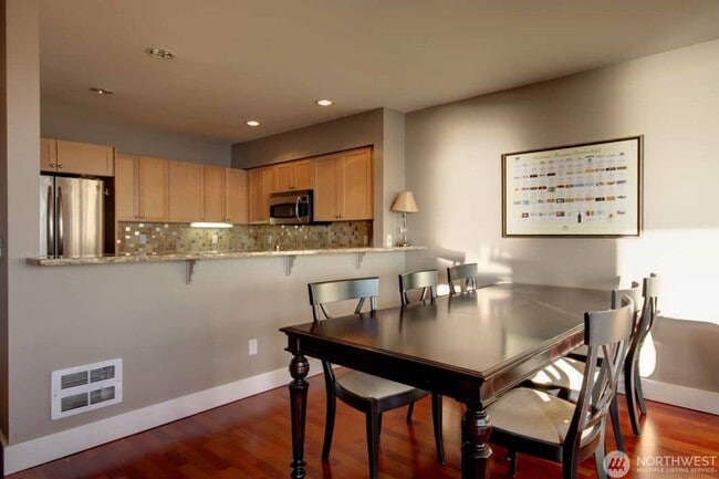 Photo - 2Bd/2Ba Kirkland Condo Unit 402