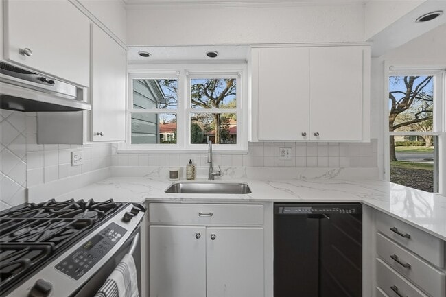 Photo - 6417 Darwood Ave