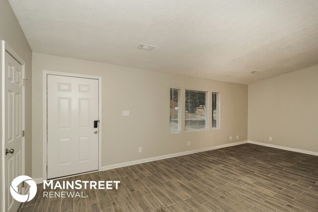 Photo - 1349 Willow Trail SW