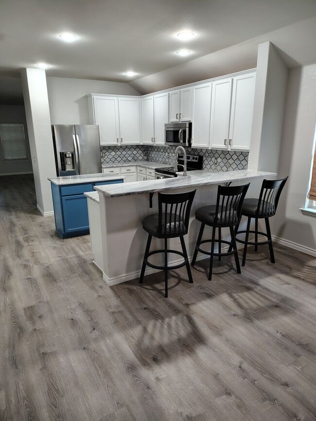 Photo - 1504 Waterfall Ln