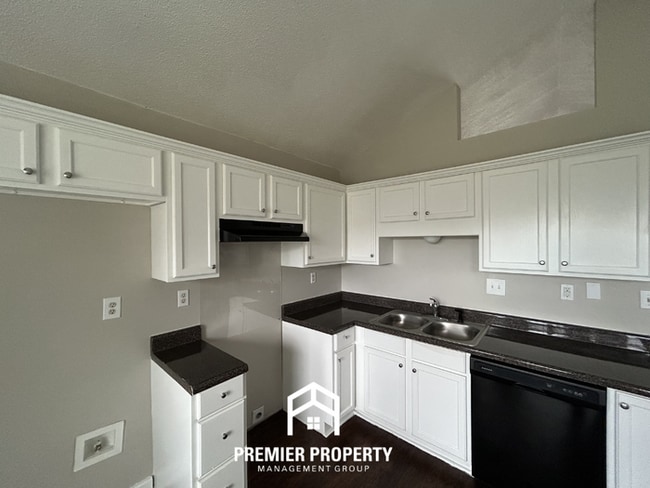 Photo - Charming 3BR/2BA Horn Lake Home | Vaulted Ceilings & Bay Window Kitchen