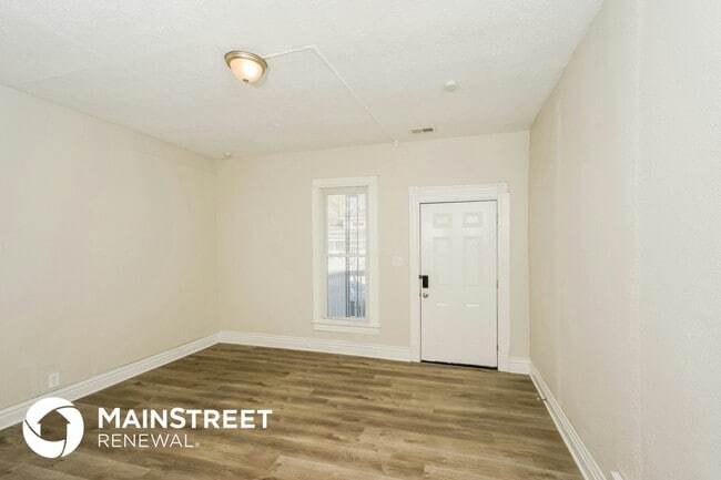 Photo - 664 S 27th St