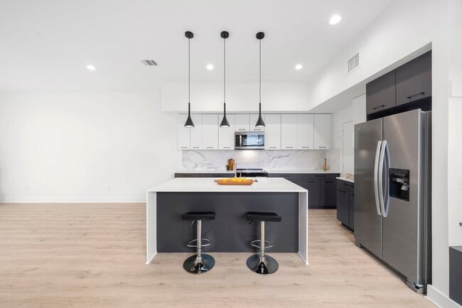 Building Photo - 1512 Barbee St Unit B