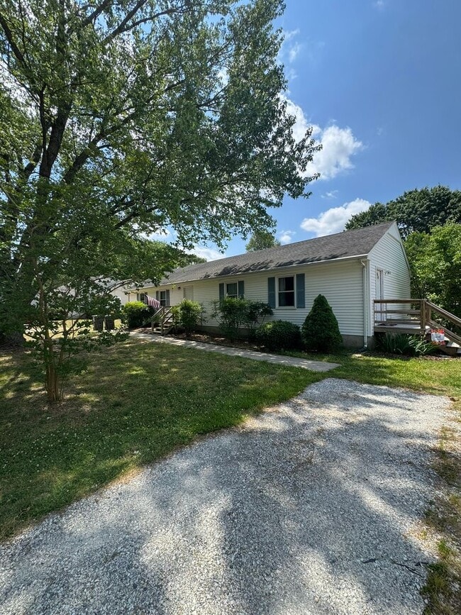 Building Photo - 4611 Rochambeau Dr Unit 1