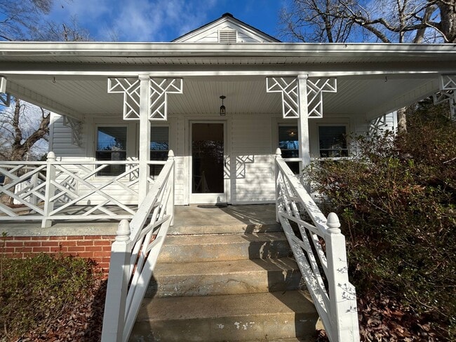 Photo - Charming Two Bedroom Home – Near Saxapahaw!