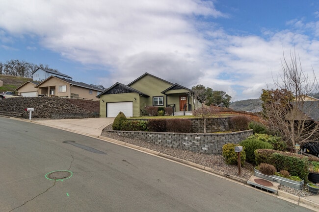 Photo - 233 Palmdale Ave