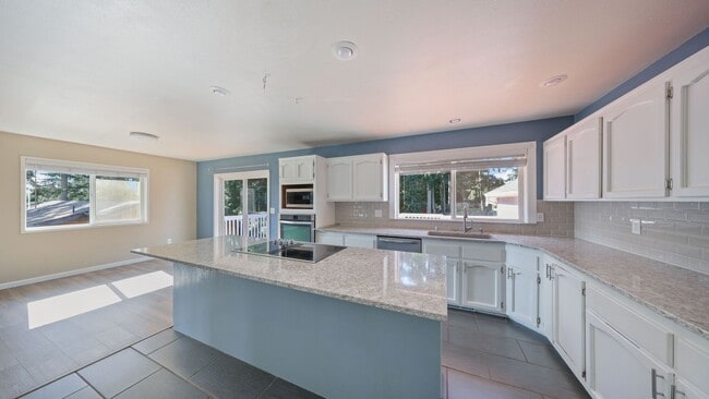 Photo - 4 Bed 3 Bath - 2 Living Rooms - Office Area - Pet Friendly - NAS Whidbey