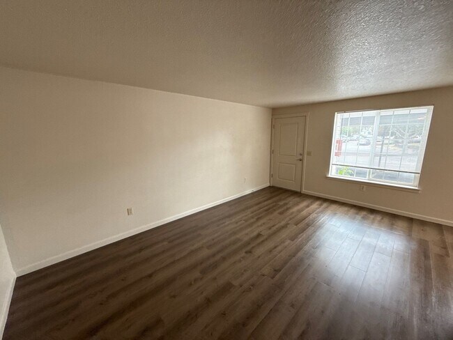 903 Bryan Ct