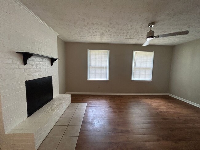 Building Photo - 311/313 Jockey Club Dr Unit 313