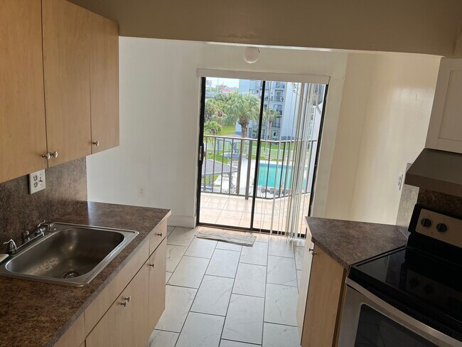Photo - 1820 W 53rd St Unit #414