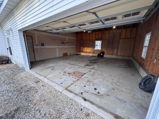 Photo - 523 E 1st St