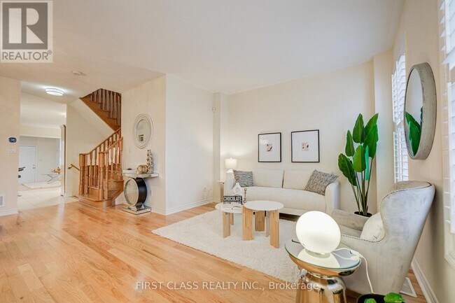 Photo - 10501 Woodbine Ave