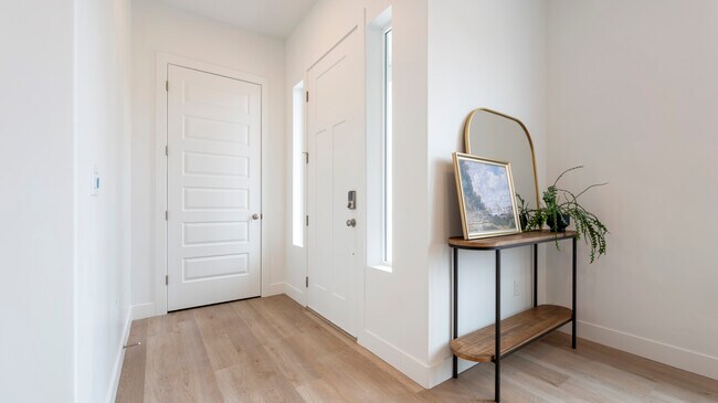 Main Entry - 531 N Legend Way